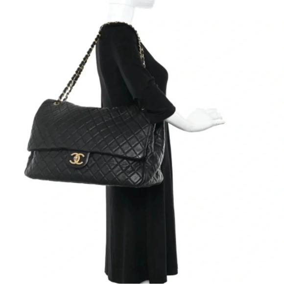 CHANEL QUILTED XXL TRAVEL FLACK 
BLACK - Picture 4 of 12